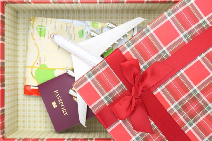 Christmas Gift Guide for Travel Lovers